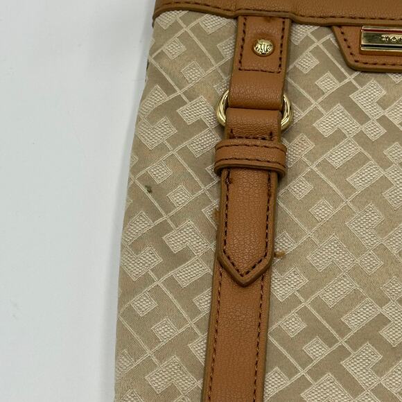 Tommy Hilfiger Beige & Brown Allover Monogram Canvas Crossbody Bag Purse Zip - Picture 11 of 12